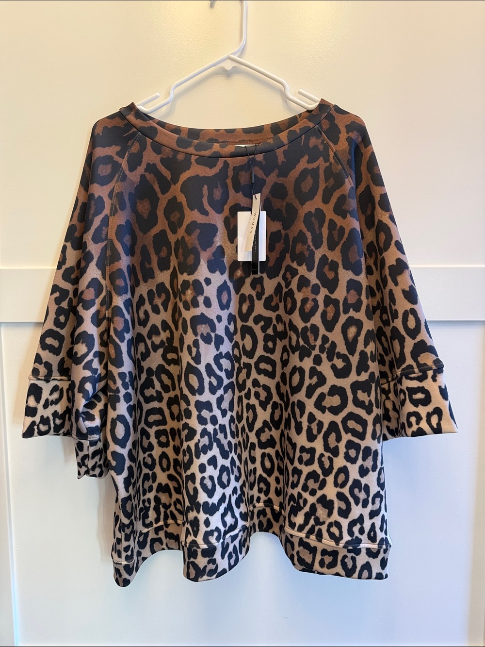 NWT T Tahari Woman 3X Cheetah Print Cozy Luxe Sweatshirt Style Top Chic Comfort